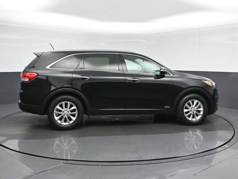 Used 2017 Kia Sorento AWD image 8