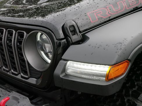 Used 2024 Jeep Wrangler Unlimited Rubicon image 15