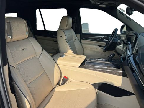 Certified 2024 Cadillac Escalade Premium Luxury image 17