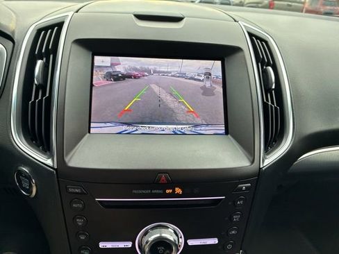 Used 2019 Ford Edge Titanium image 15