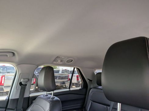 Used 2021 Ford Explorer XLT w/ Equipment Group 202A image 22