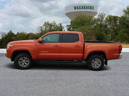 Used 2018 Toyota Tacoma SR5 AWD/4WD image 3