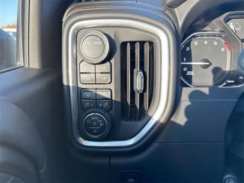 Used 2020 GMC Sierra 2500 AT4 w/ AT4 Premium Package image 18