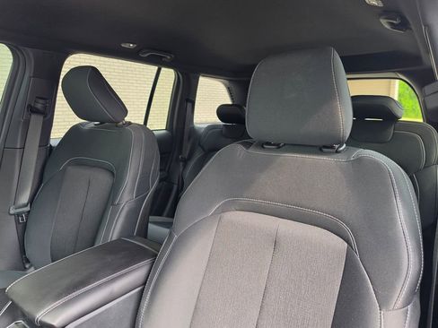 Used 2025 Jeep Grand Cherokee Laredo w/ Luxury Tech Group I RWD image 7