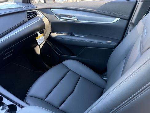 New 2026 Cadillac XT5 Luxury AWD/4WD image 16