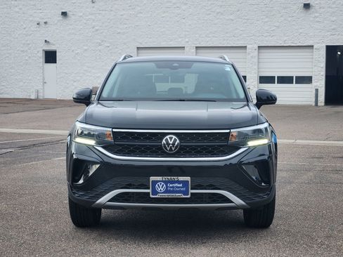 Certified 2024 Volkswagen Taos SE image 5