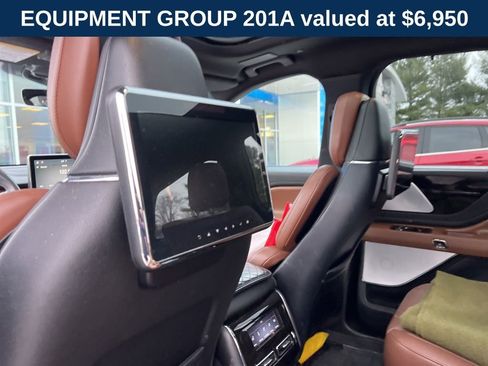 Used 2023 Lincoln Aviator Reserve w/ Equipment Group 201A image 3