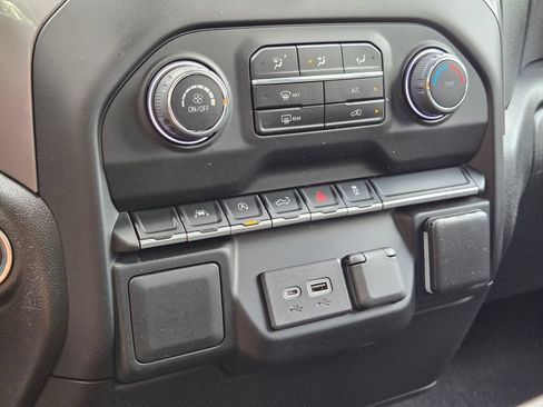 Used 2022 Chevrolet Silverado 1500 Custom AWD/4WD image 27