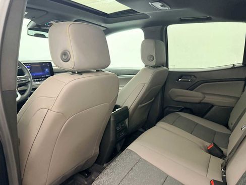 Used 2024 Chevrolet Colorado ZR2 w/ Technology Package image 18