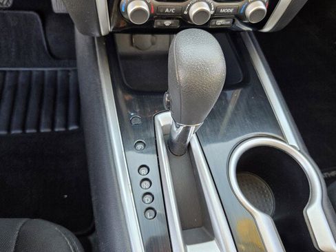 Used 2018 Nissan Pathfinder S image 17