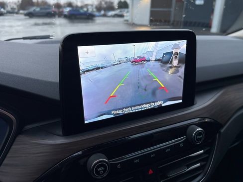 Used 2020 Ford Escape Titanium image 29