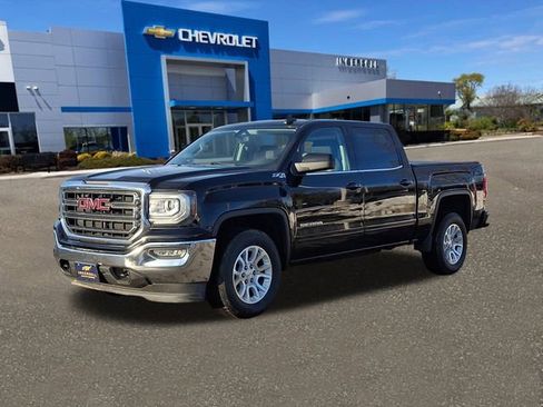 Used 2017 GMC Sierra 1500 SLE w/ SLE Value Package image 4