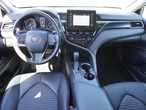 Used 2023 Toyota Camry SE FWD image 2