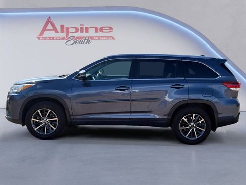 Used 2018 Toyota Highlander XLE image 2