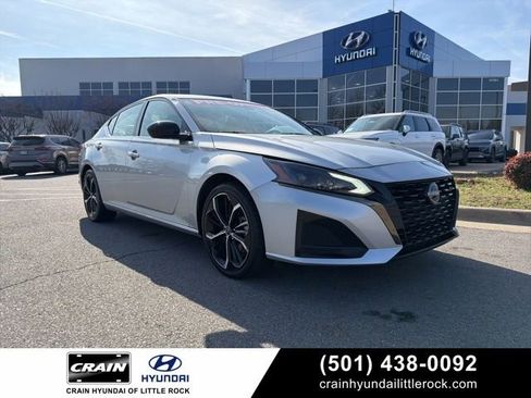 Used 2024 Nissan Altima 2.5 SR image 1