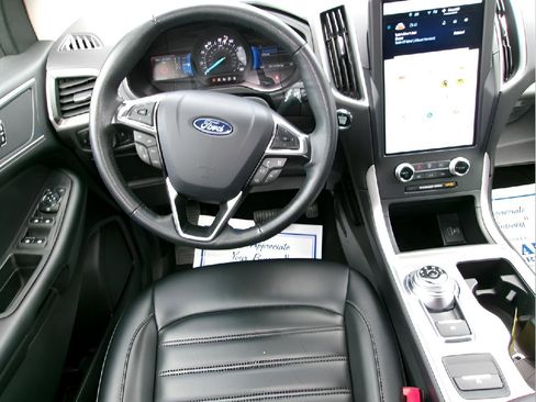 Used 2024 Ford Edge SEL image 11