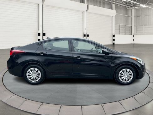 Used 2016 Hyundai Elantra SE FWD image 2