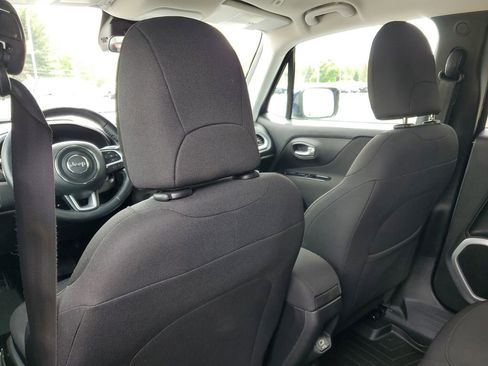 Used 2019 Jeep Renegade Latitude w/ Cold Weather Group AWD/4WD image 28
