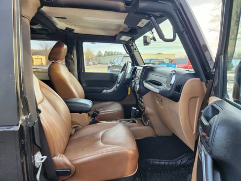 Used 2017 Jeep Wrangler Sahara image 28