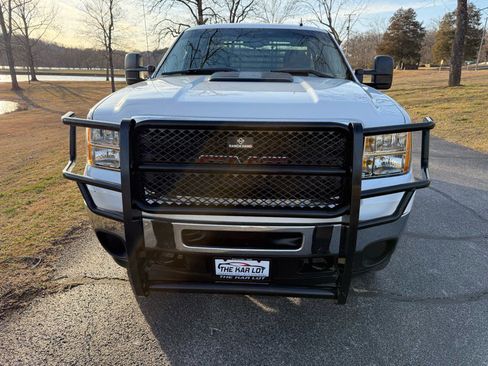 Used 2011 GMC Sierra 2500 W/T image 2