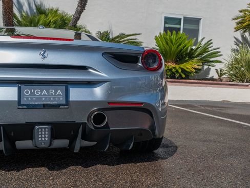 Used 2018 Ferrari 488 GTB image 11