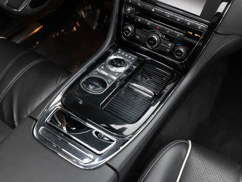 Used 2016 Jaguar XJ R-Sport RWD image 24