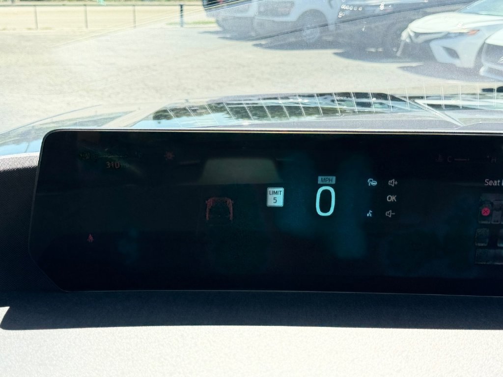 Used 2025 Ford Expedition Active RWD image 22