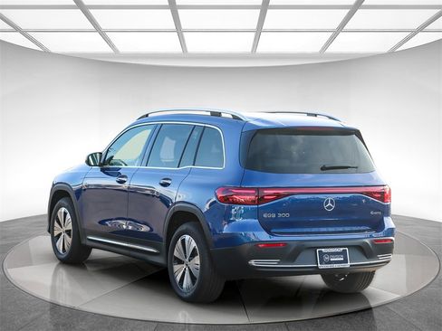 Used 2024 Mercedes-Benz EQB 300 4MATIC image 2