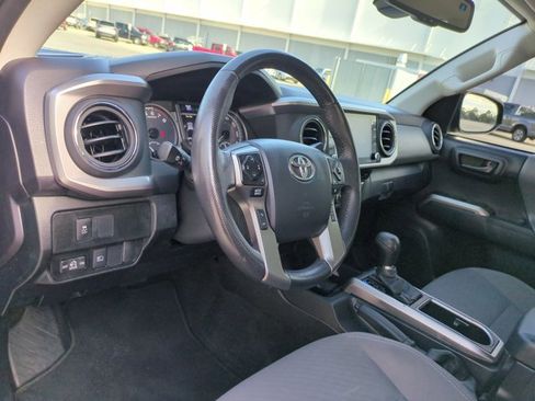 Used 2022 Toyota Tacoma SR5 RWD image 10