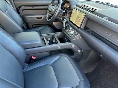 Used 2023 Land Rover Defender 130 X-Dynamic SE image 14