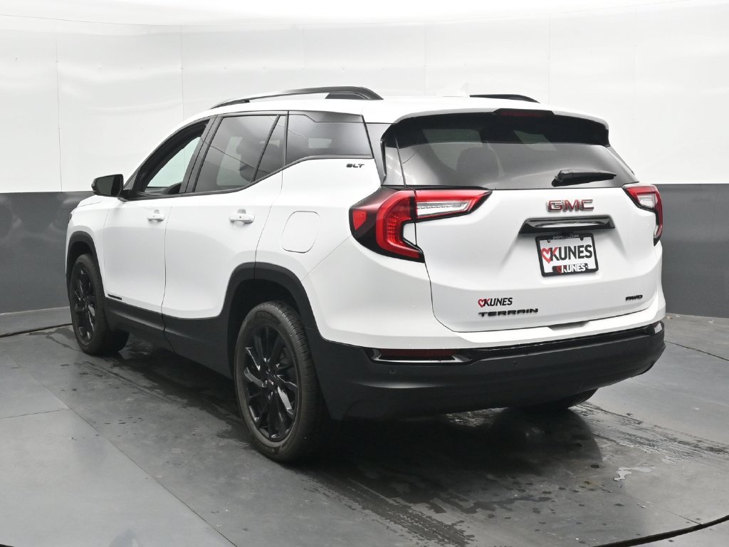 Used 2024 GMC Terrain SLT w/ Elevation Edition AWD/4WD image 9
