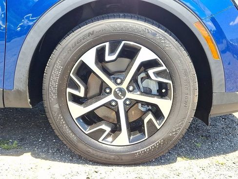 Certified 2023 Kia Sportage EX FWD image 8