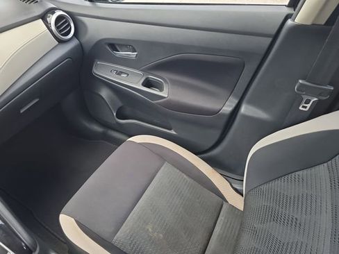 Certified 2021 Nissan Versa SV FWD image 15