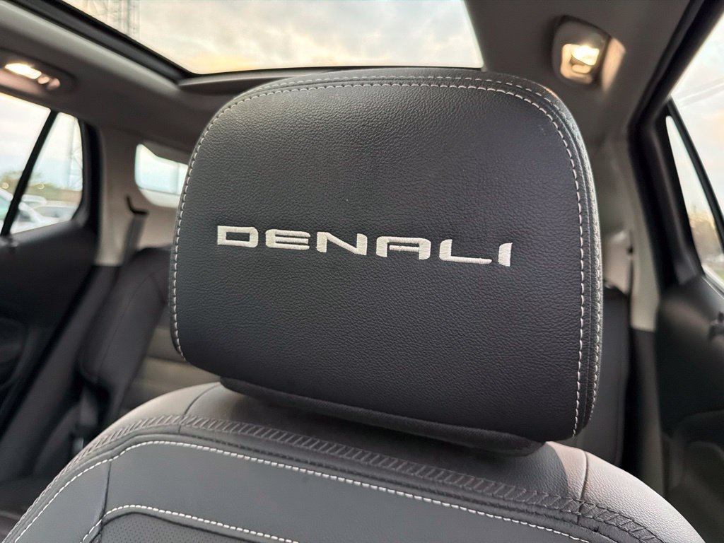 Used 2023 GMC Terrain Denali w/ Denali Premium Package AWD/4WD image 16