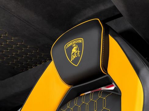 Used 2024 Lamborghini Revuelto image 20