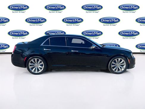 Used 2020 Chrysler 300 Limited image 9