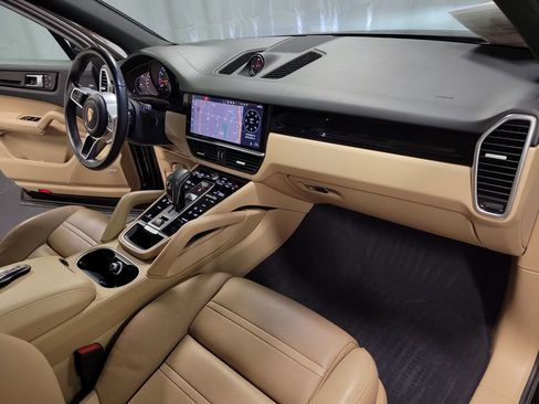 Used 2020 Porsche Cayenne Base image 25