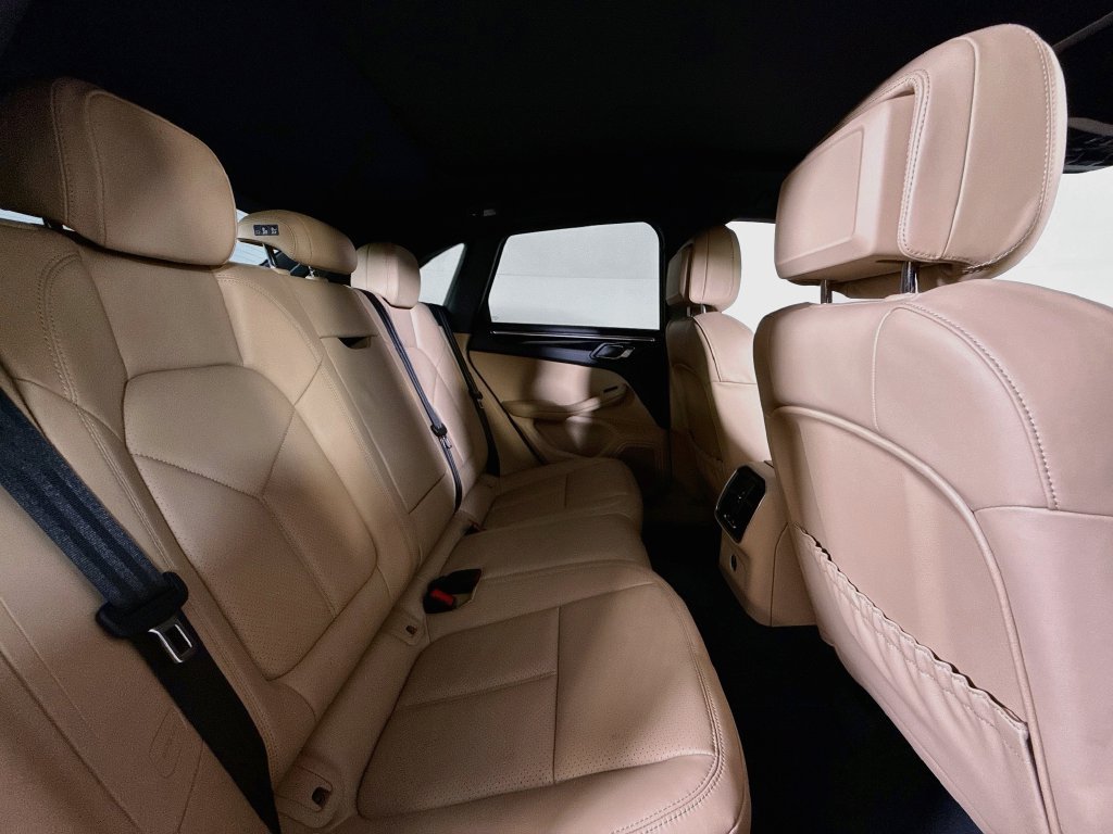 Certified 2026 Porsche Macan AWD/4WD image 19