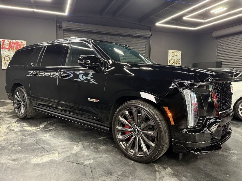 Used 2026 Cadillac Escalade ESV V AWD/4WD image 3