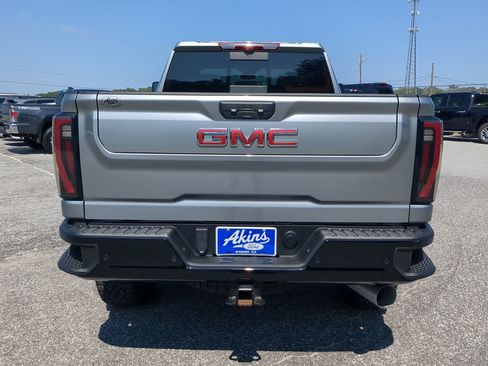 Used 2024 GMC Sierra 2500 AT4X image 4