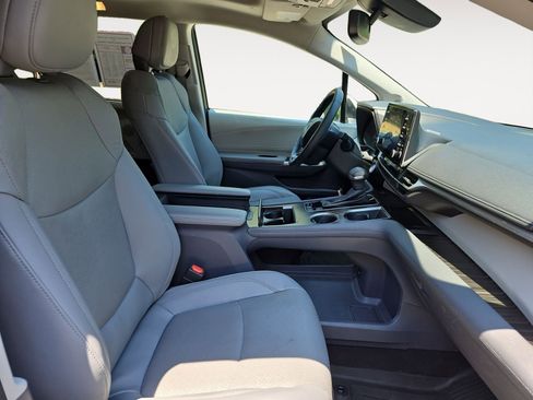 Used 2023 Toyota Sienna Limited AWD/4WD image 15