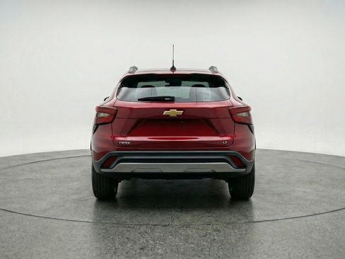 Used 2025 Chevrolet Trax LT w/ LT Convenience Package FWD image 7