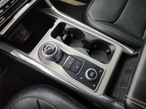 Used 2024 Ford Explorer Limited w/ Limited Technology Package AWD/4WD image 28