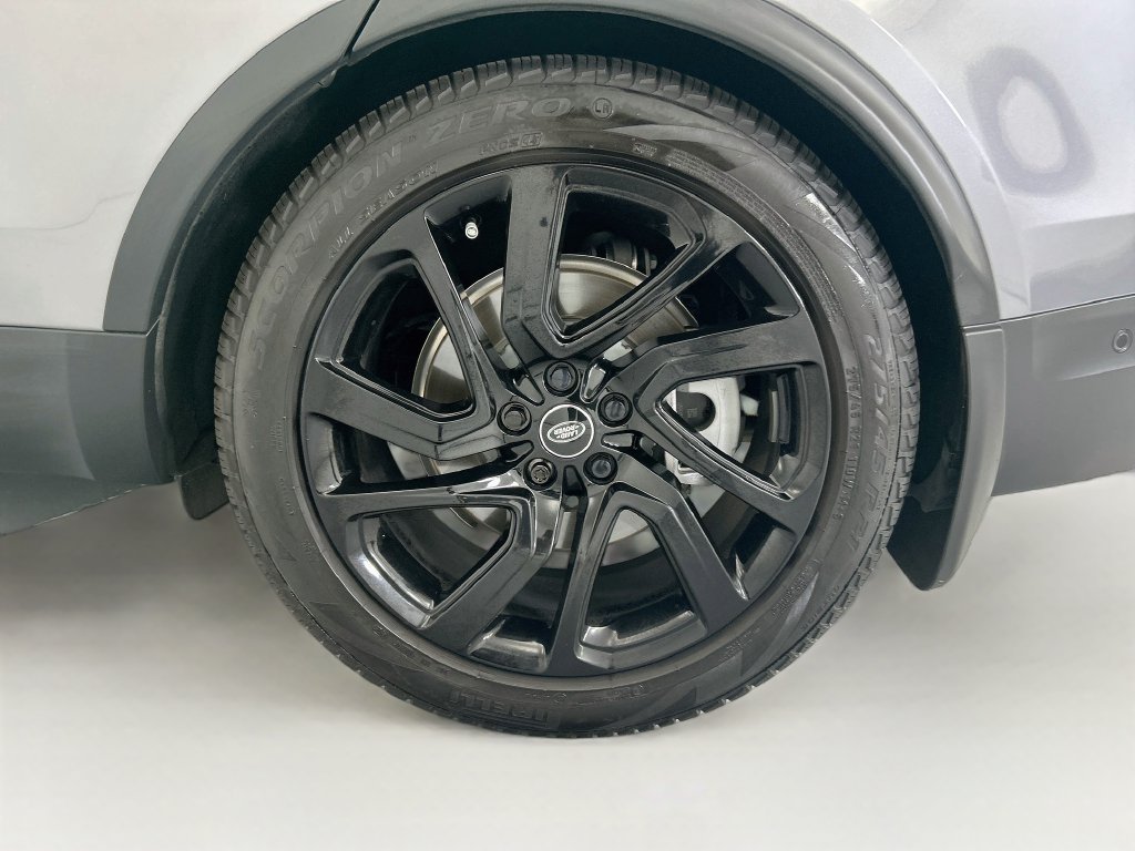 Certified 2025 Land Rover Discovery S AWD/4WD image 30