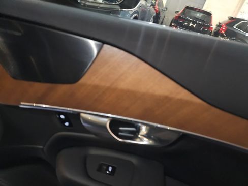 Certified 2023 Volvo XC90 B6 Plus AWD/4WD image 11