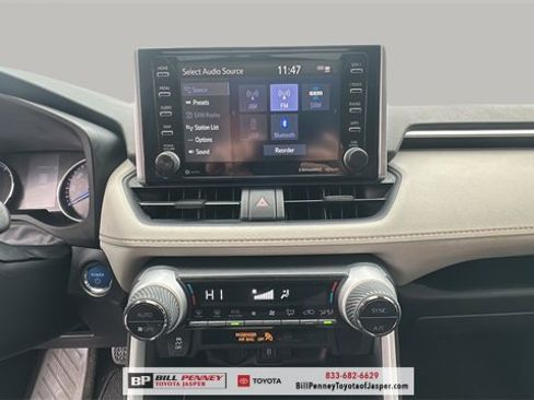 Used 2021 Toyota RAV4 XLE image 15