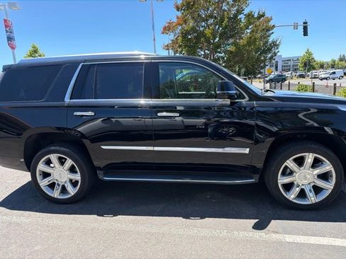 Used 2018 Cadillac Escalade Luxury RWD image 4