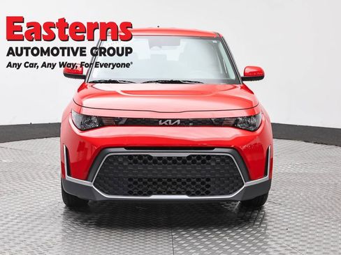 Used 2025 Kia Soul LX w/ LX Technology Package FWD image 2