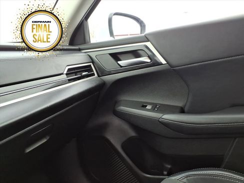 Used 2024 Mitsubishi Outlander SE image 19