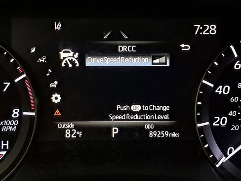 Used 2021 Toyota Highlander XLE image 12